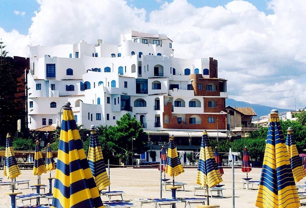 Sporting Baia Hotel Giardini Naxos Esterno foto