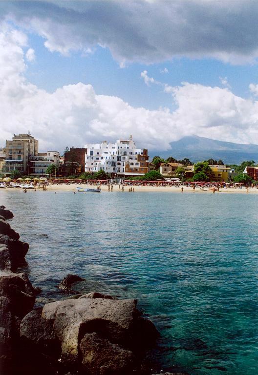 Sporting Baia Hotel Giardini Naxos Esterno foto
