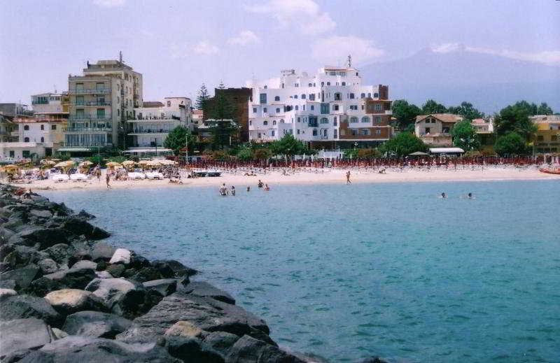 Sporting Baia Hotel Giardini Naxos Esterno foto