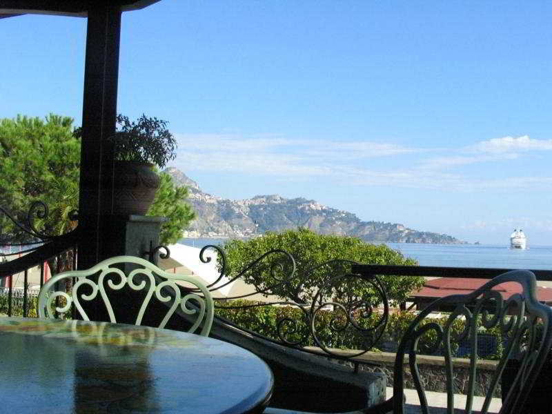 Sporting Baia Hotel Giardini Naxos Esterno foto