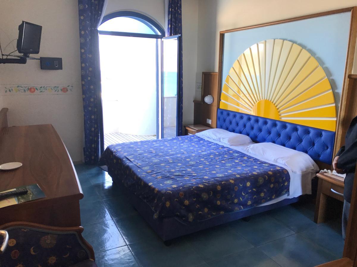 Sporting Baia Hotel Giardini Naxos Esterno foto