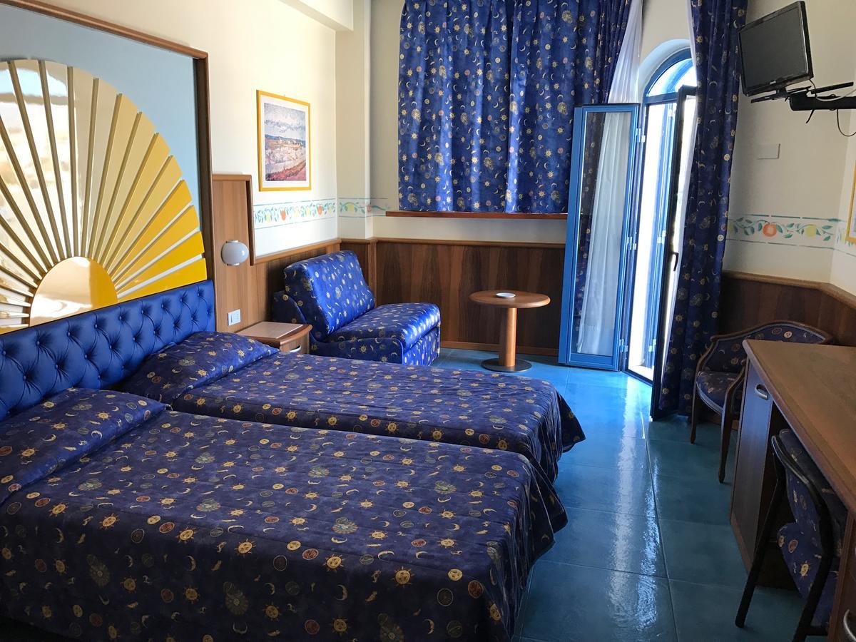 Sporting Baia Hotel Giardini Naxos Esterno foto