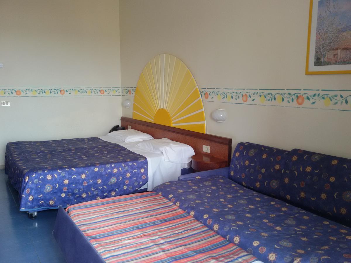Sporting Baia Hotel Giardini Naxos Esterno foto