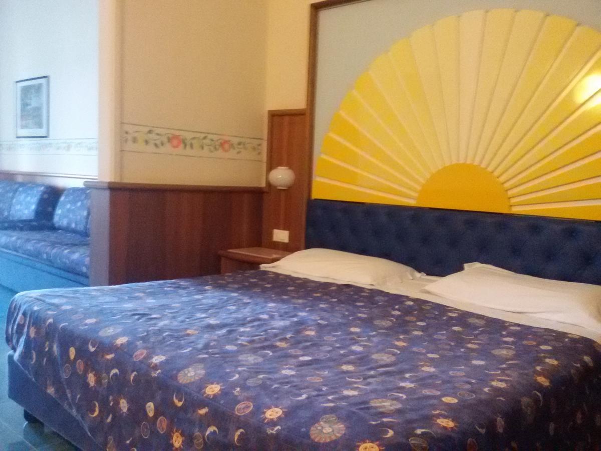 Sporting Baia Hotel Giardini Naxos Esterno foto
