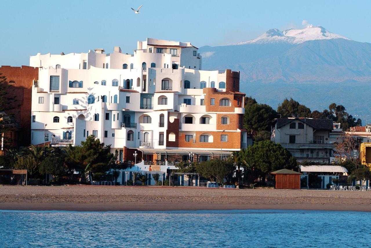 Sporting Baia Hotel Giardini Naxos Esterno foto